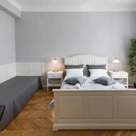 Florianska Deluxe With Air Condition Apartman